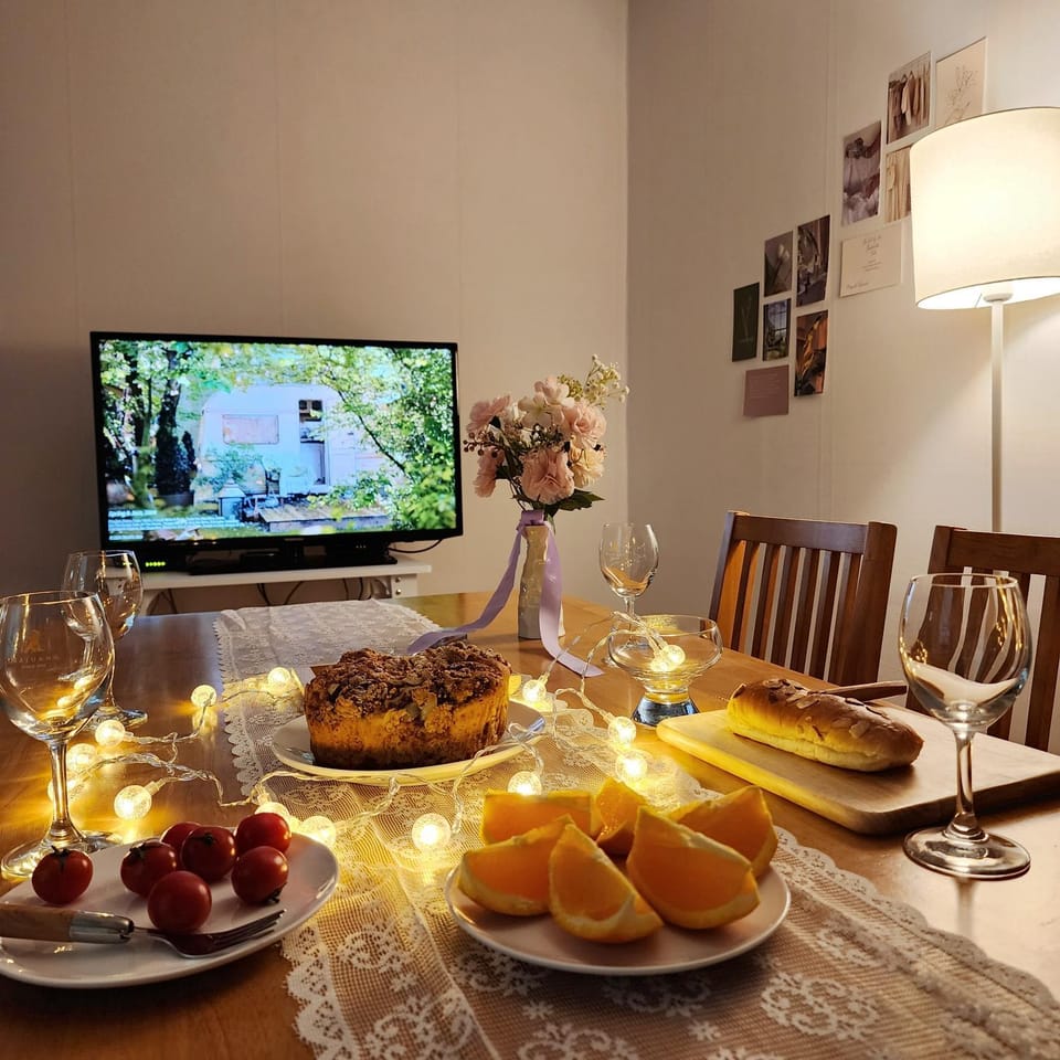 Communal lounge/ TV room, Dining area