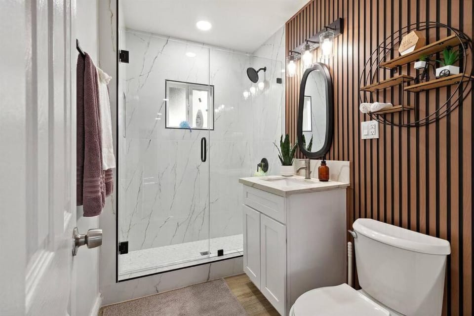 Modern City Ranch 3 bdrm Family Home Access by Dirt Road House in Palmdale