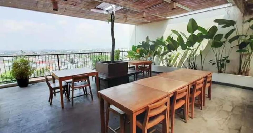 Restaurant/places to eat, Seating area