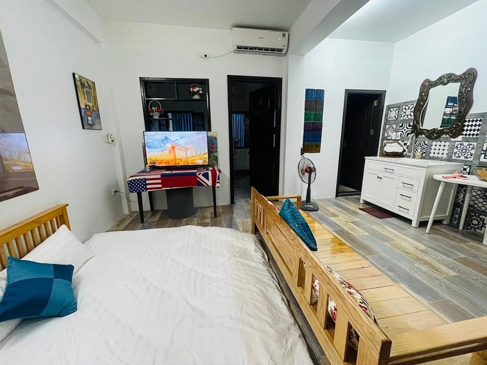 TV and multimedia, Photo of the whole room, Bedroom