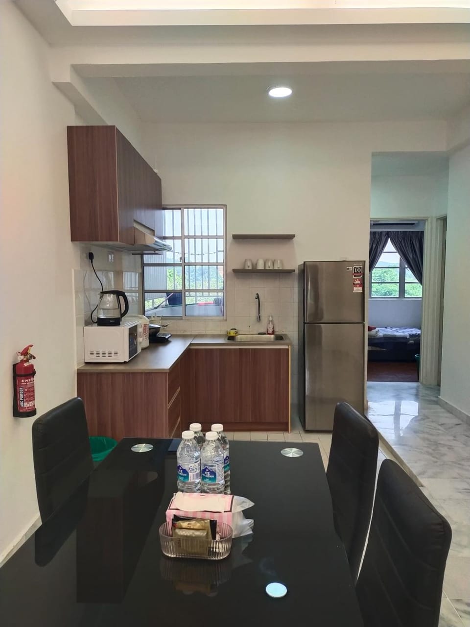 Kitchen or kitchenette, Dining area