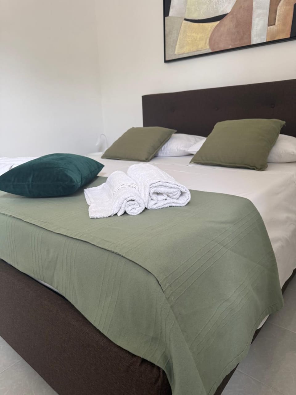 Bed, towels