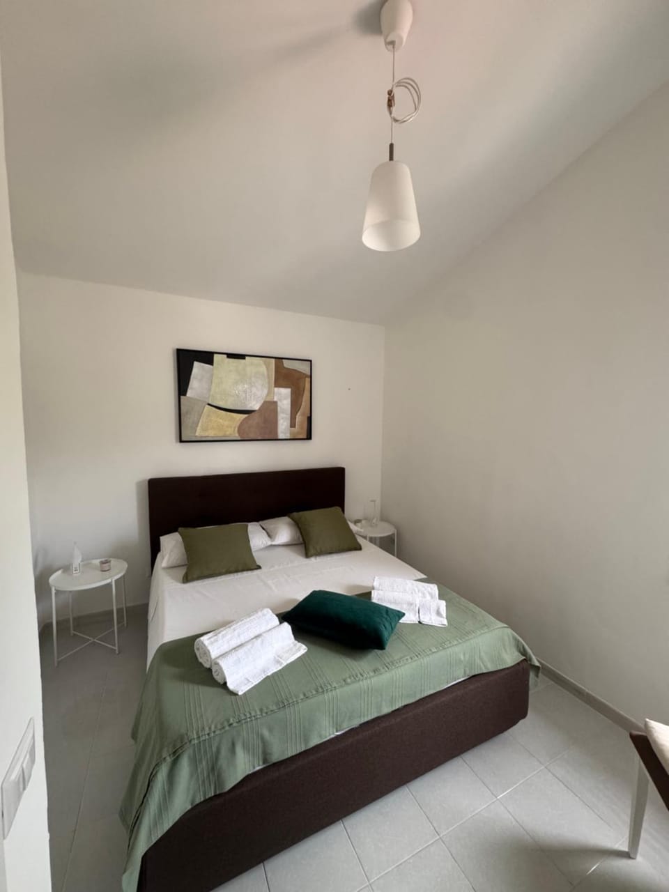 Bed, Photo of the whole room, towels