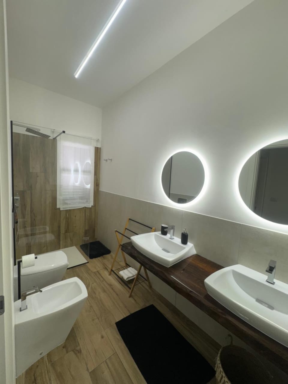 Shower, Toilet, Bathroom, bidet, towels