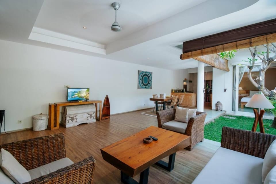Cozy & Private 1 Bed Pool Villa in Trendy Umalas Villa in North Kuta