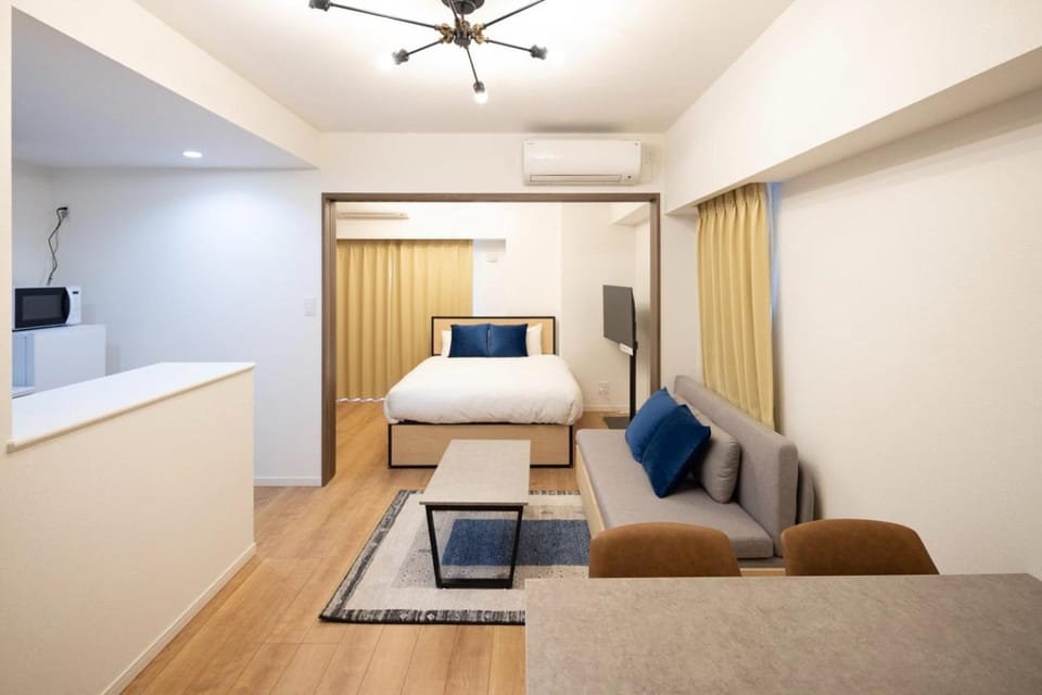 Bed, Seating area, Dining area