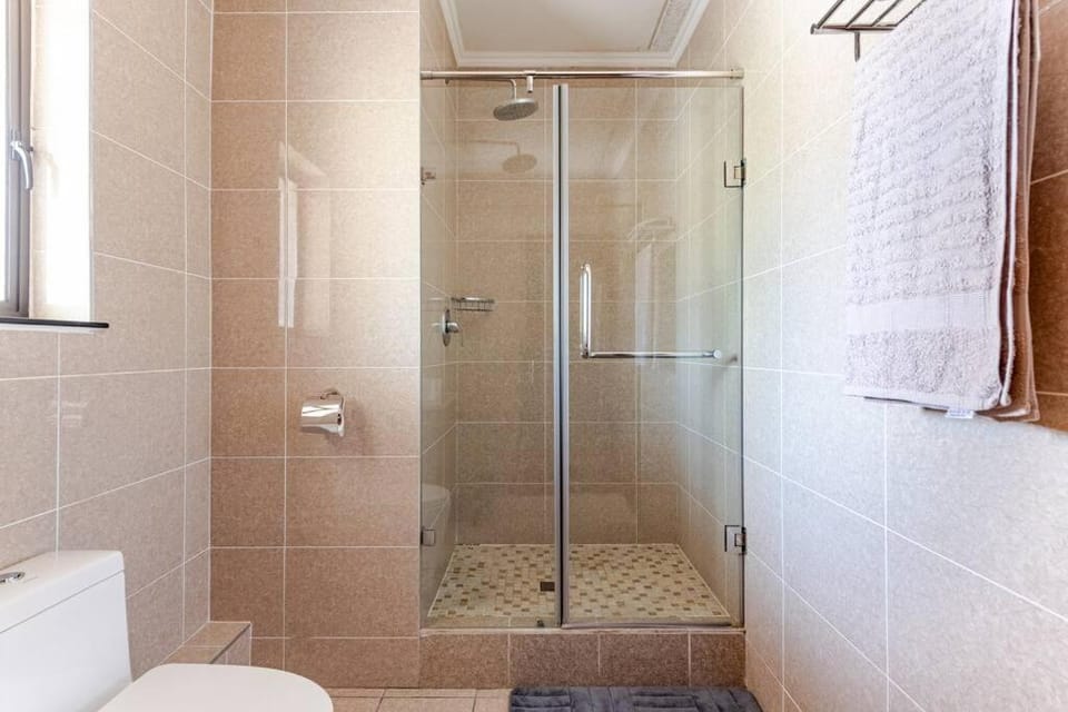 Shower, towels