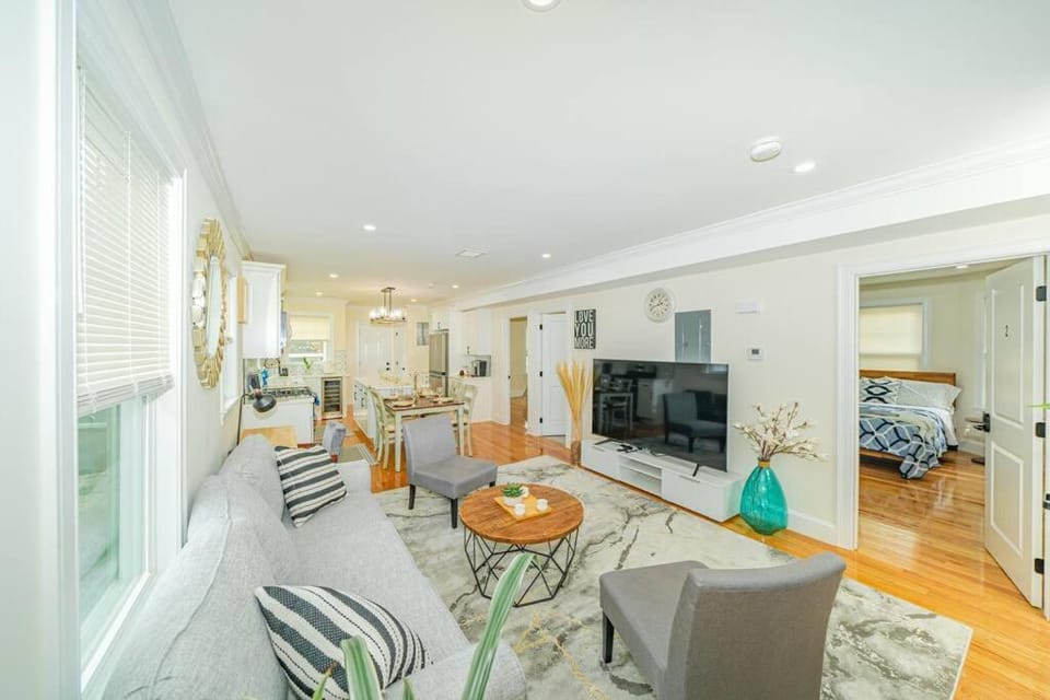 Communal lounge/ TV room, TV and multimedia, Kitchen or kitchenette, Living room, Seating area, Dining area, Evening entertainment