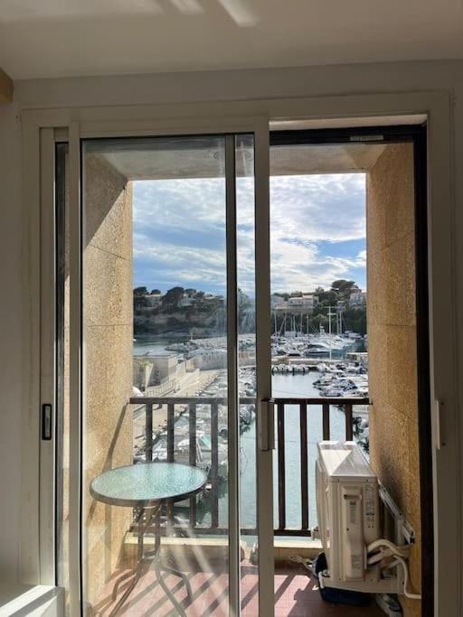 Appartement Vue Mer à Carry Apartment in Provence-Alpes-Côte d'Azur