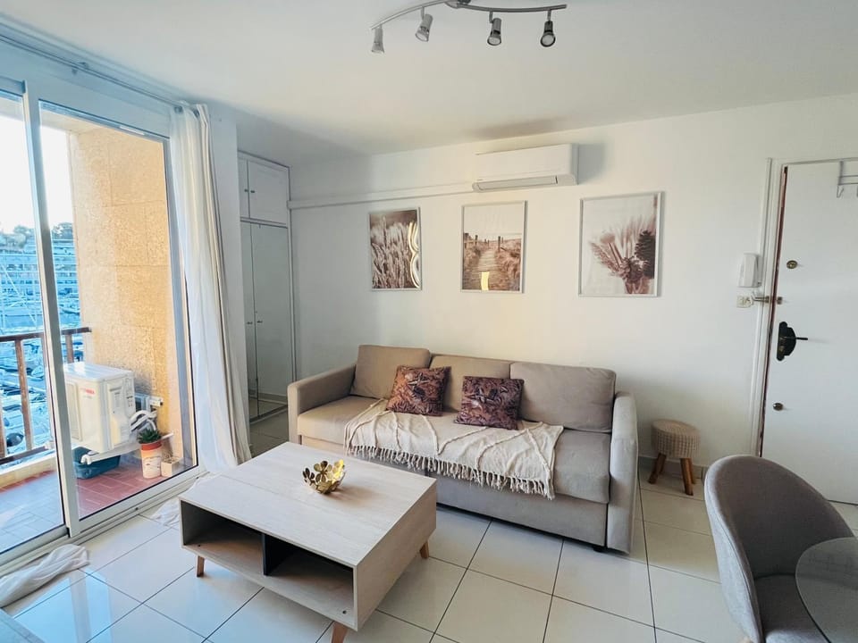 Appartement Vue Mer à Carry Apartment in Provence-Alpes-Côte d'Azur