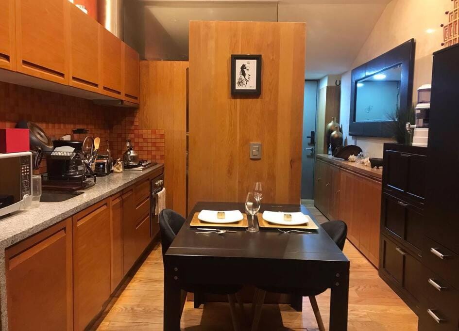 Kitchen or kitchenette, Dining area