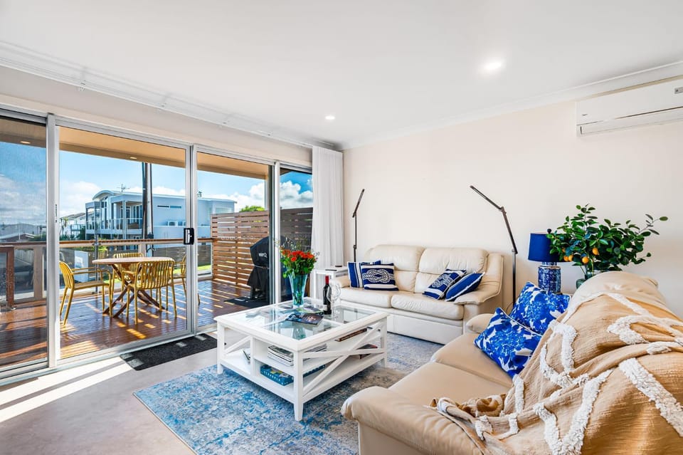 View (from property/room), Living room, Seating area