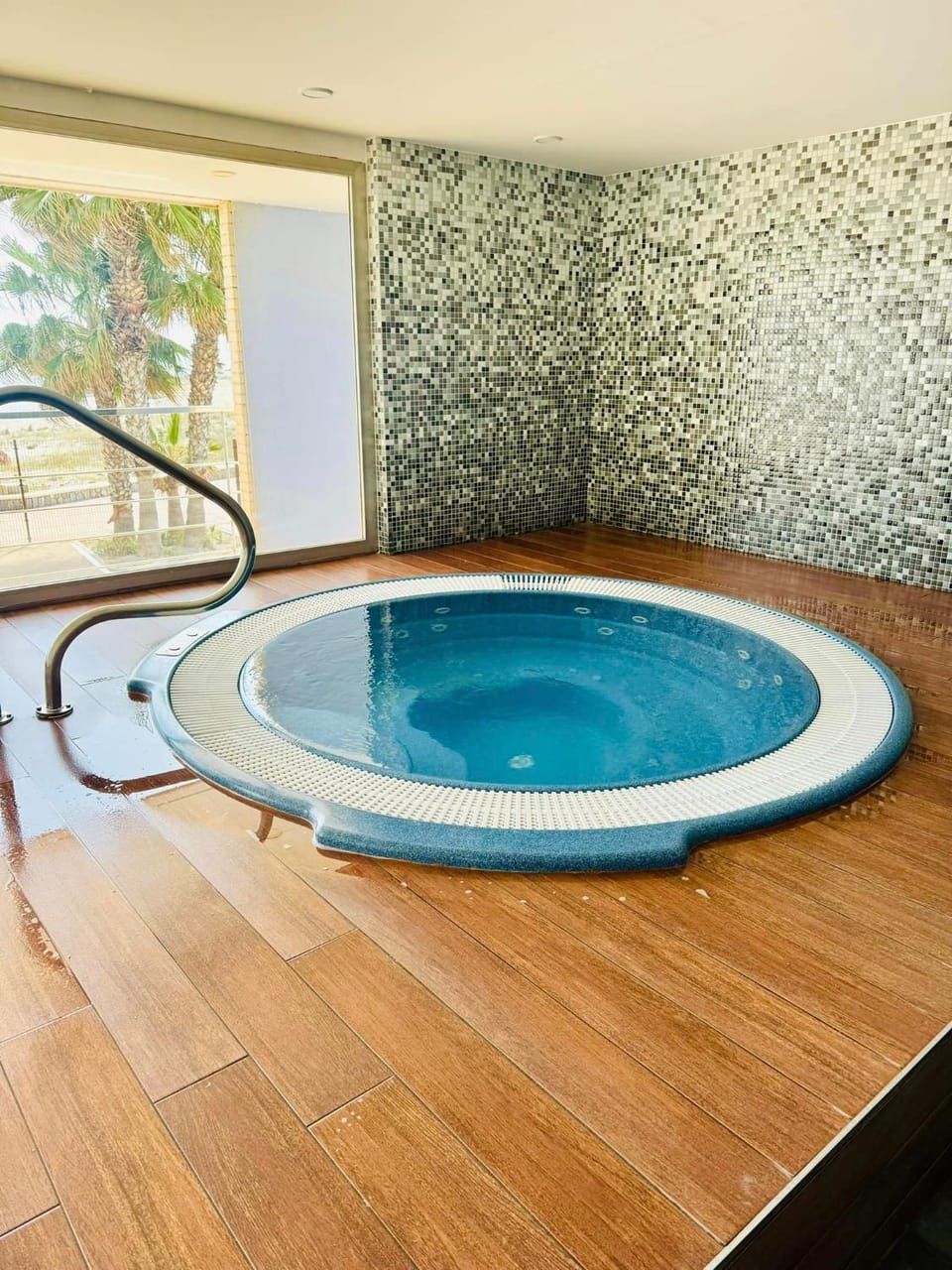 Hot Tub, Bath