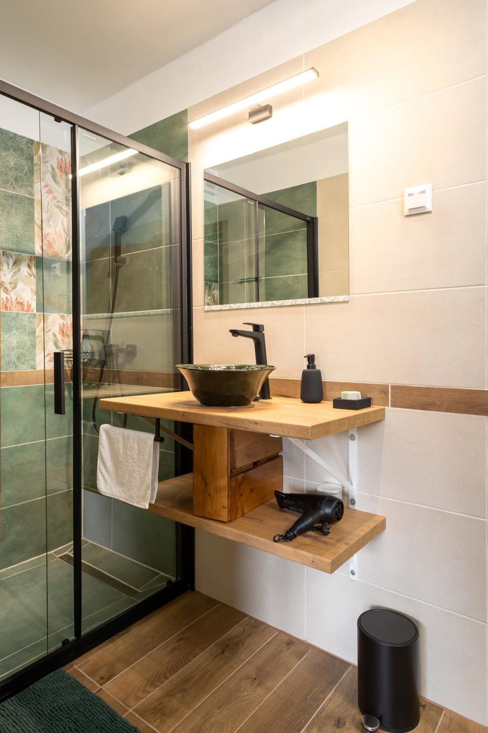 Shower, Bathroom, towels