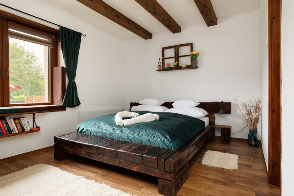Bed, Photo of the whole room, Bedroom, young children, young children, young children, cot, pet friendly, pet friendly, towels