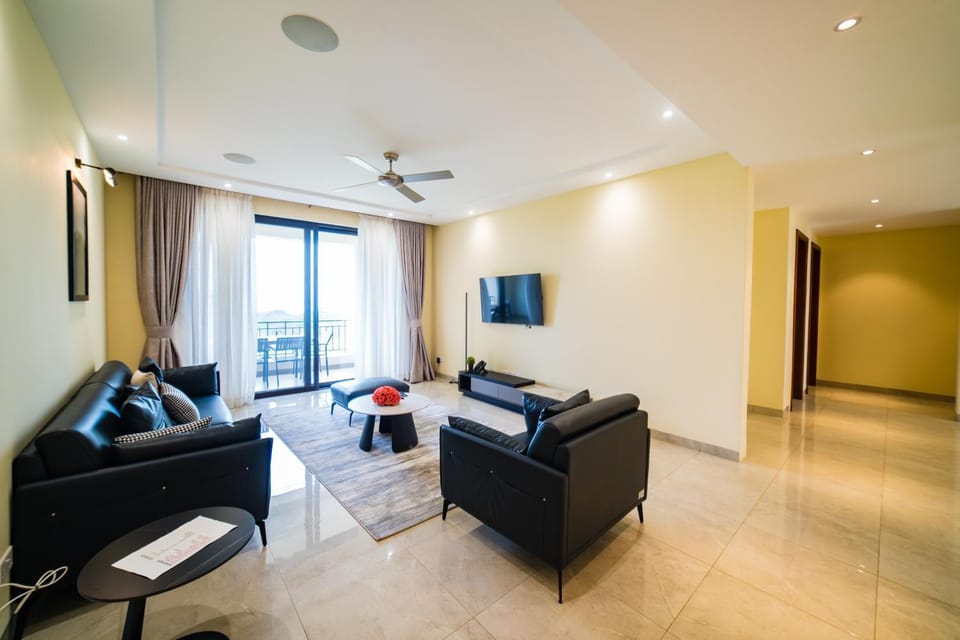 TV and multimedia, Living room, Seating area, Evening entertainment