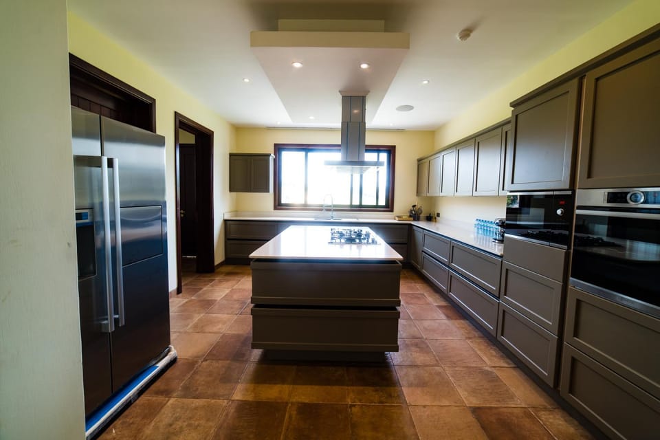 Kitchen or kitchenette, Photo of the whole room, stove