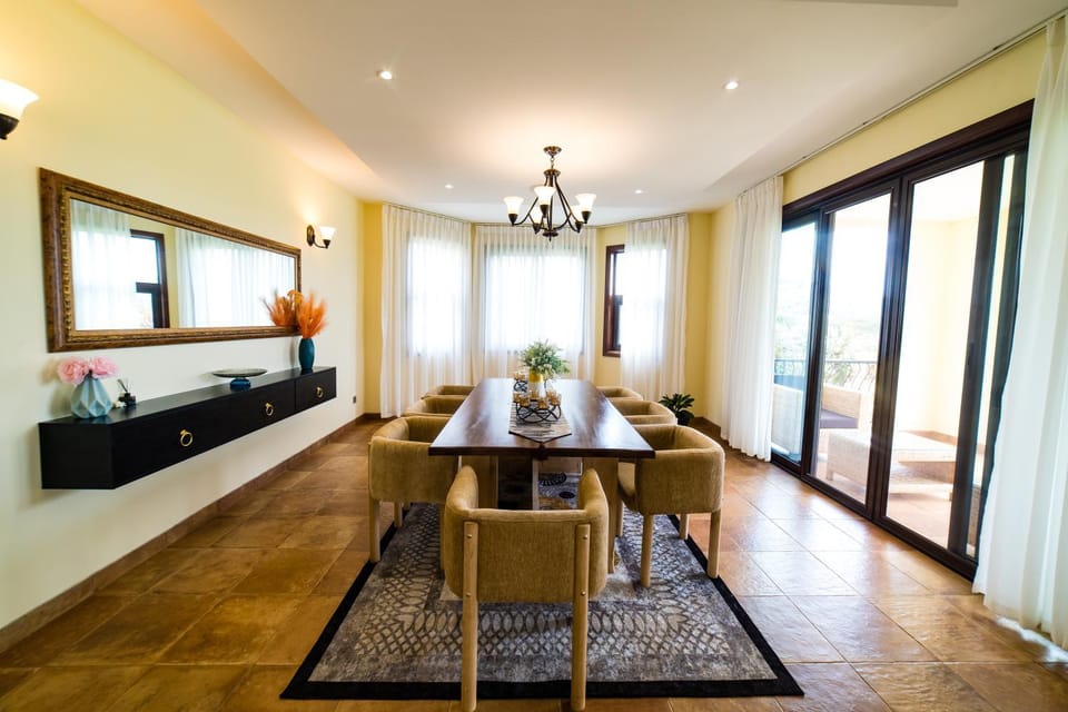 Seating area, Dining area