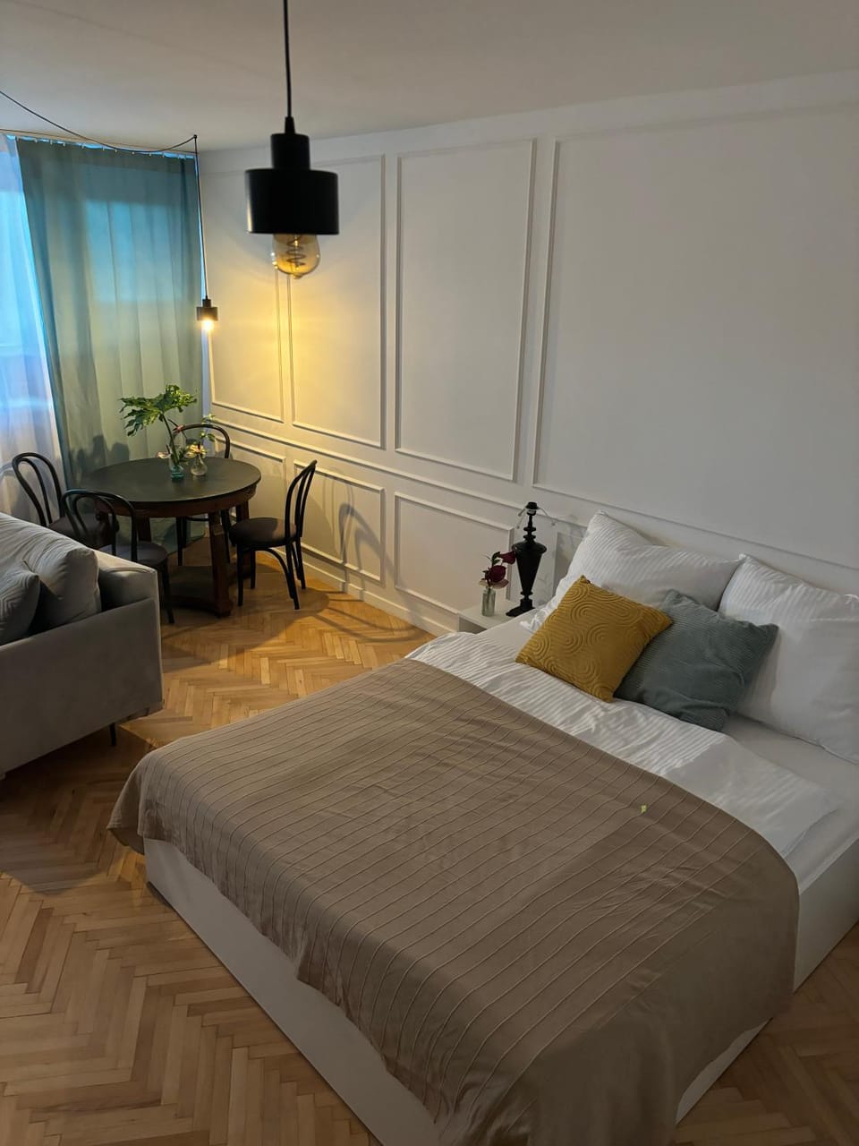 Bed, Living room, Bedroom