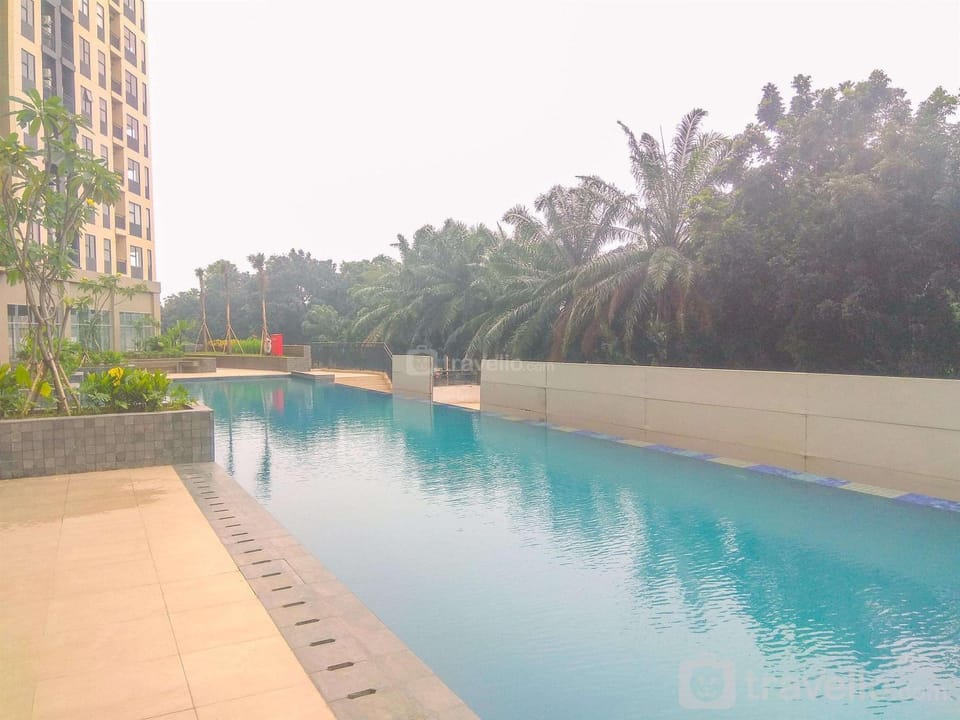 Property building, Bed, Swimming pool