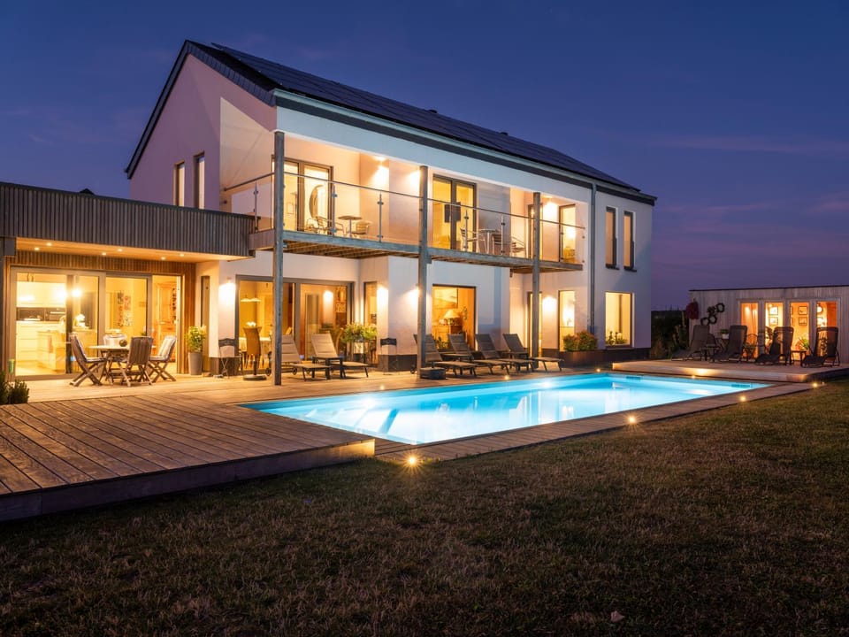 Property building, Balcony/Terrace, Swimming pool