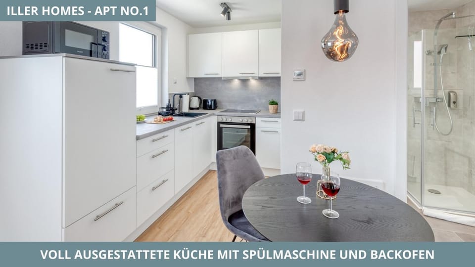 Coffee/tea facilities, Kitchen or kitchenette, Dining area, dishwasher, stove, toaster, kitchen