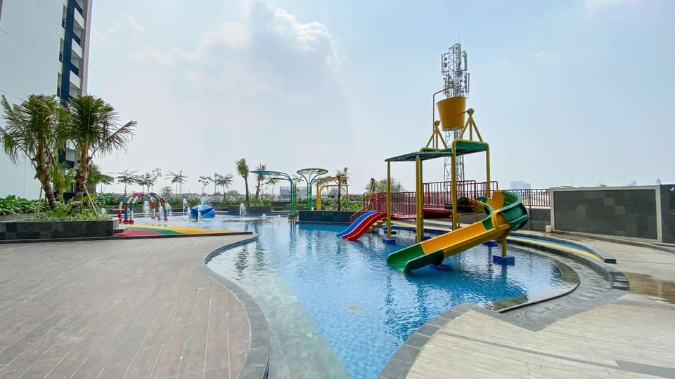 Bed, Swimming pool