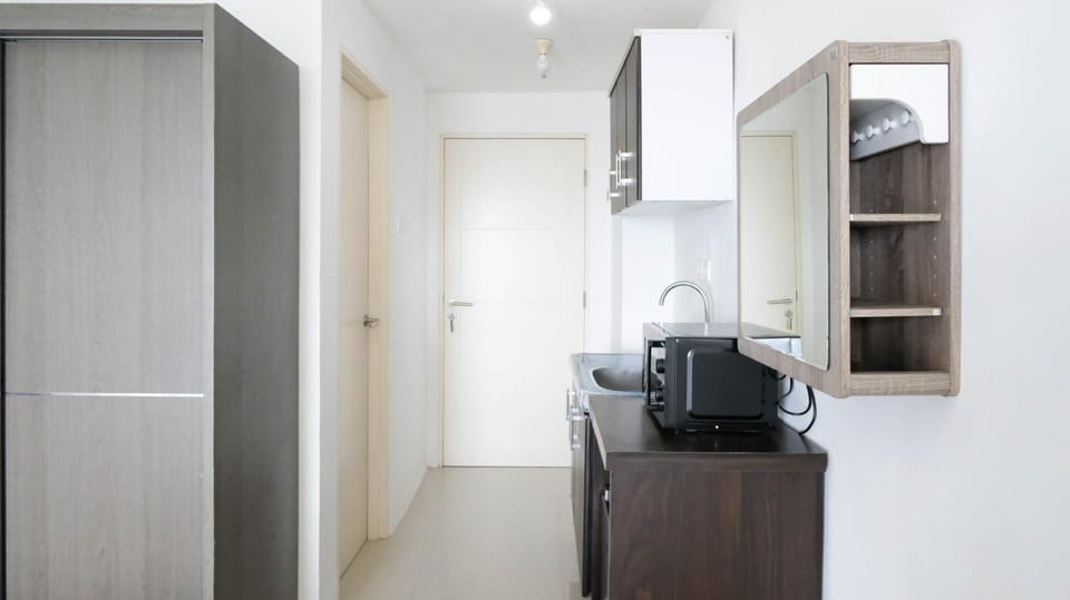 Comfy and Modern Studio (No Kitchen) at Orchard Supermall Mansion Apartment By Travelio Apartment in Surabaya
