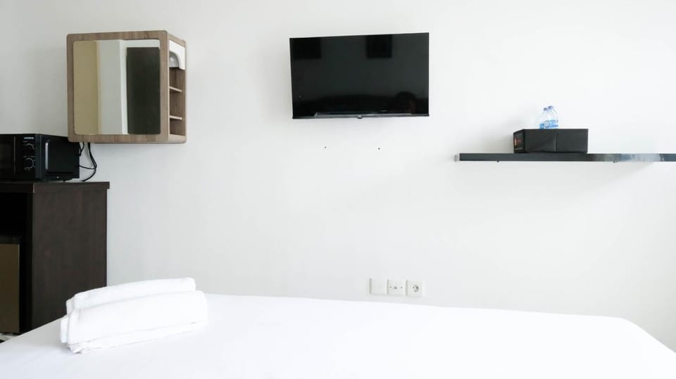 Comfy and Modern Studio (No Kitchen) at Orchard Supermall Mansion Apartment By Travelio Apartment in Surabaya