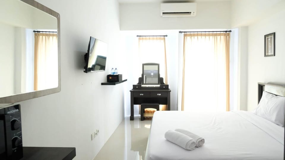 Comfy and Modern Studio (No Kitchen) at Orchard Supermall Mansion Apartment By Travelio Apartment in Surabaya