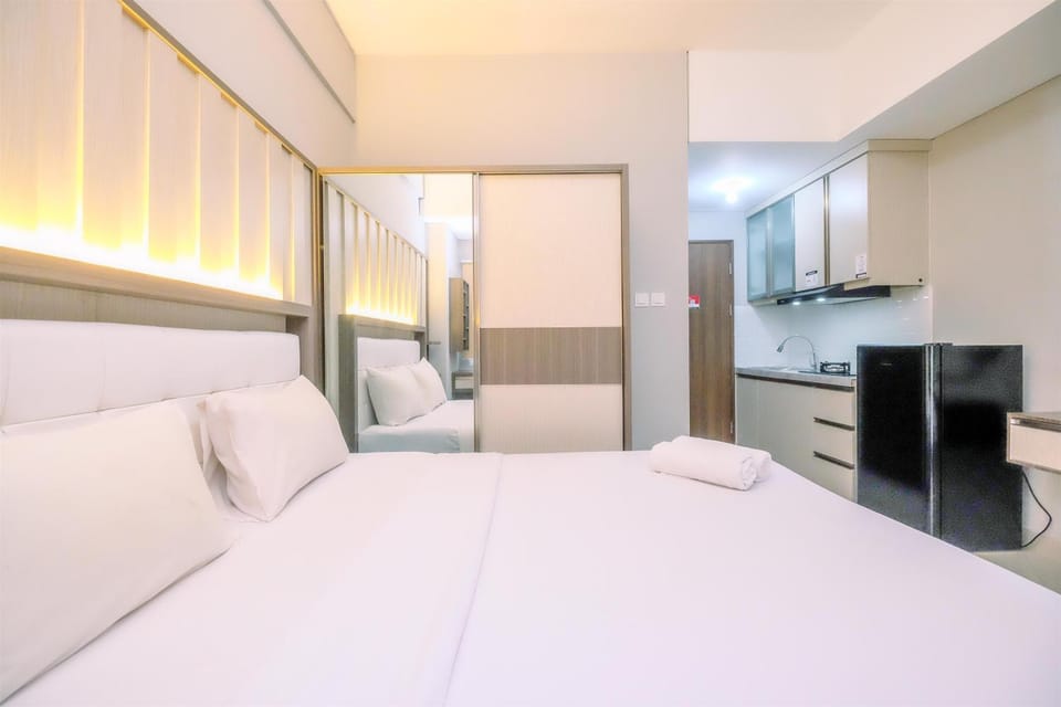 Modern Look Studio LRT City Sentul - Royal Sentul Park Apartment By Travelio Apartment in West Java