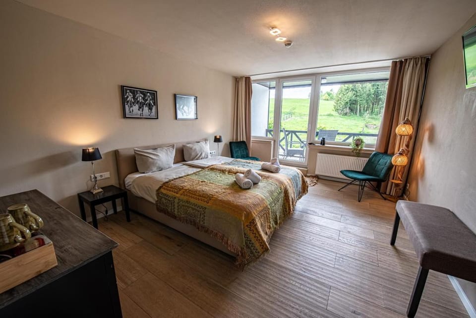 Bed, Balcony/Terrace, Bedroom