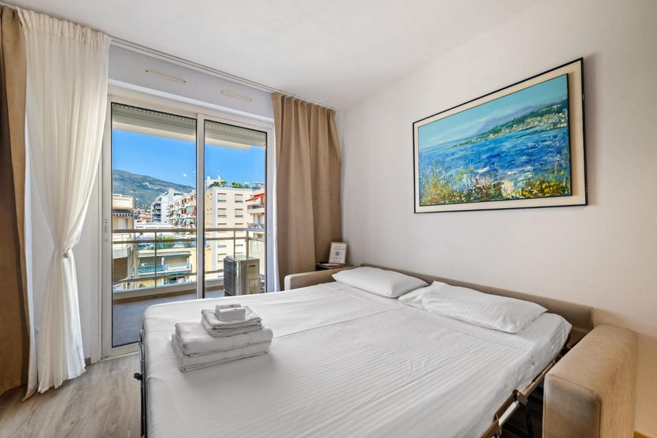 LE RIVIERA PRESTIGE en bord de mer parking privé Apartment in Roquebrune-Cap-Martin