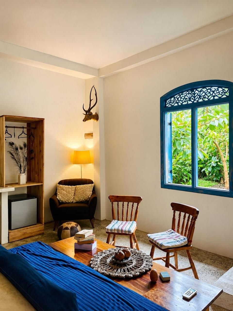 Bed, Living room, Seating area