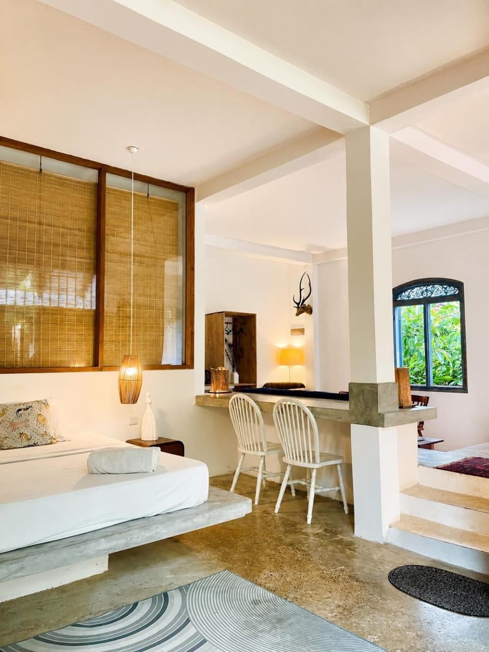 Bed, Living room, Photo of the whole room, Seating area, Bedroom