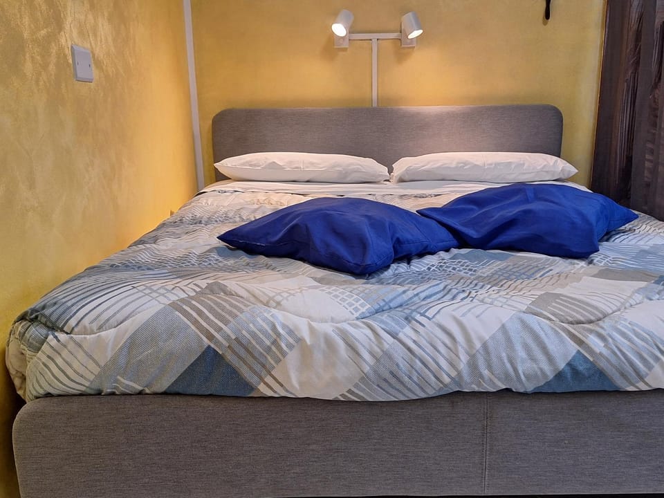 Bed, Decorative detail, Bedroom
