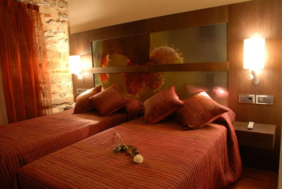Photo of the whole room, Decorative detail