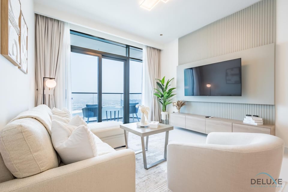 TV and multimedia, Living room, Seating area, Evening entertainment