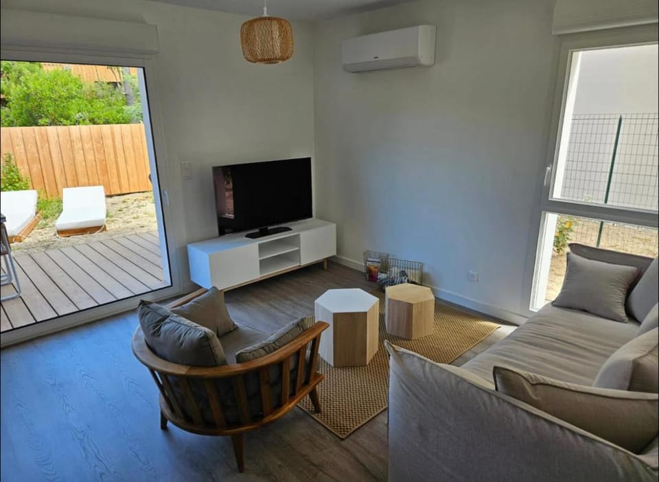 Maison neuve Lacanau à 300m de la plage sud et à proximité des golfs House in Lacanau