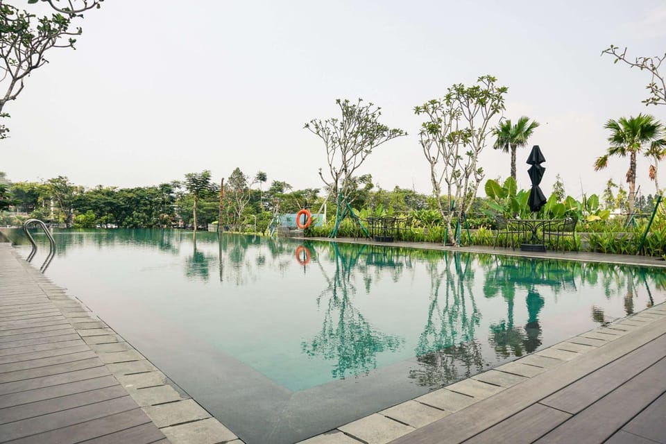 Property building, Bed, Swimming pool
