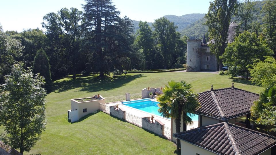 Nearby landmark, Natural landscape, Garden view, Mountain view, Swimming pool