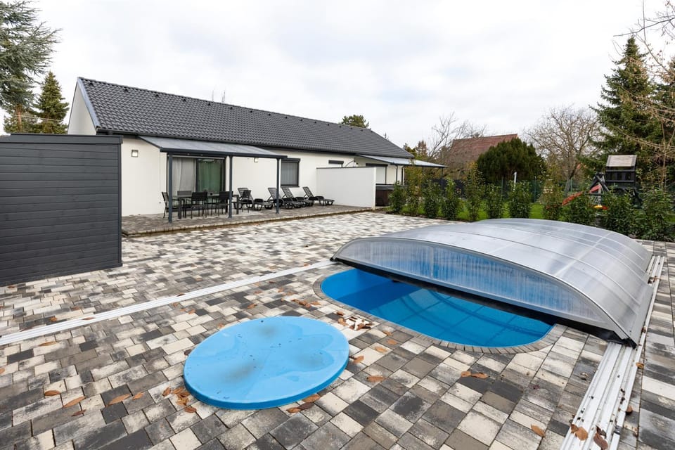 Property building, Swimming pool