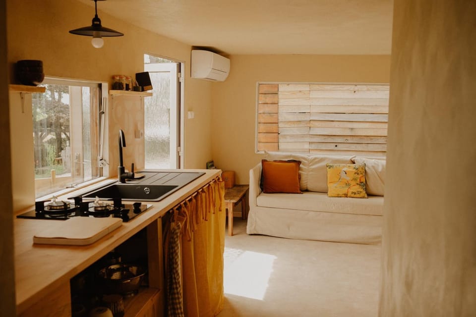 Kitchen or kitchenette, Seating area