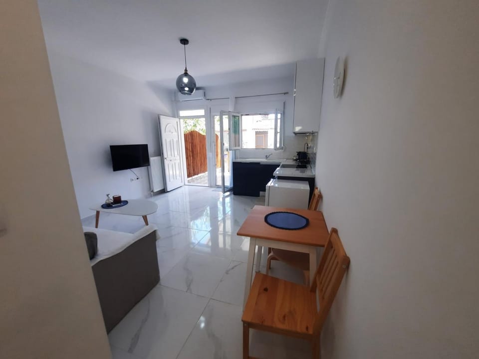 Kitchen or kitchenette, Living room