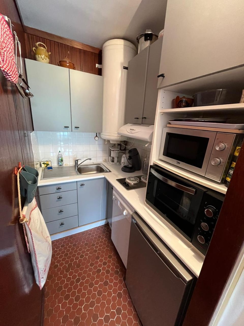 Kitchen or kitchenette