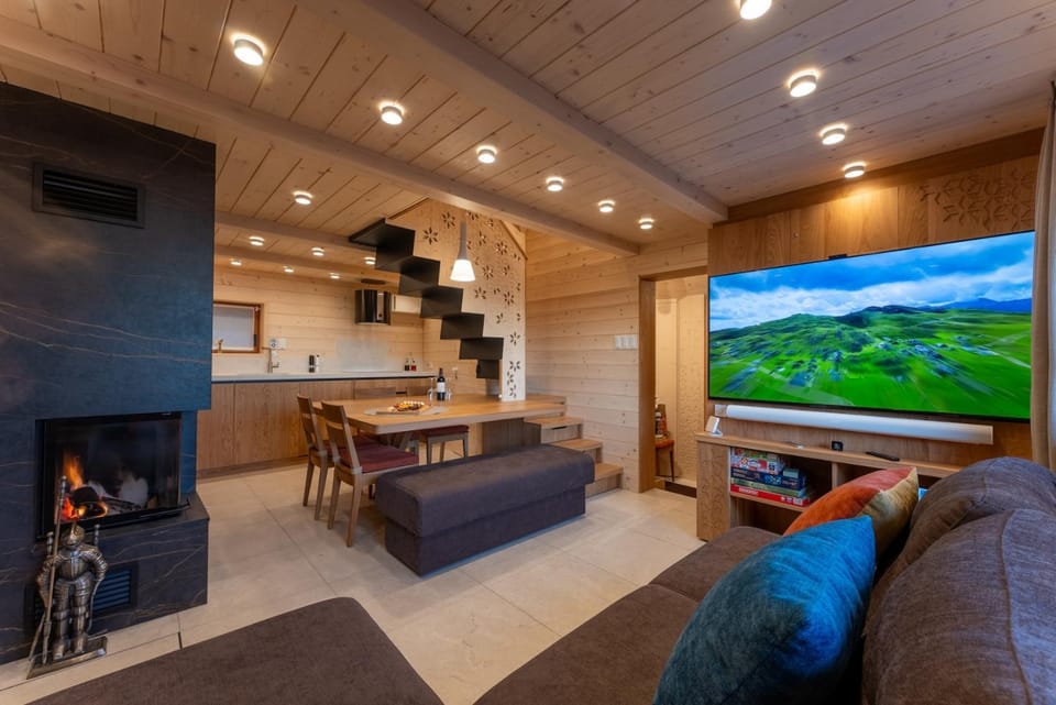 TV and multimedia, Kitchen or kitchenette, Living room, Seating area