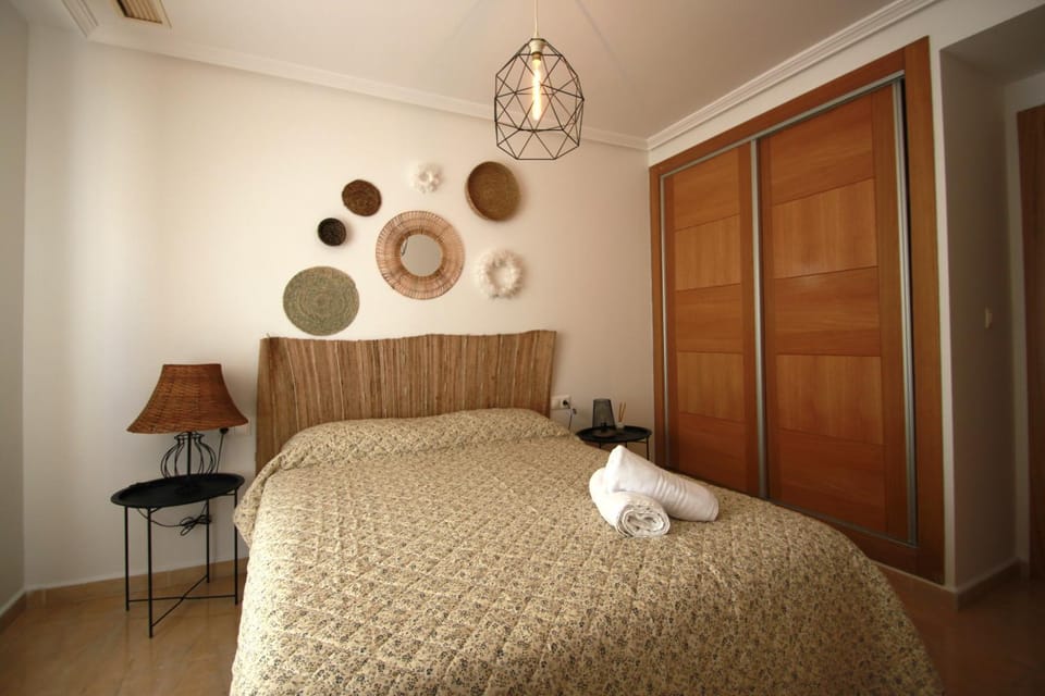 Photo of the whole room, Bedroom, towels, wardrobe