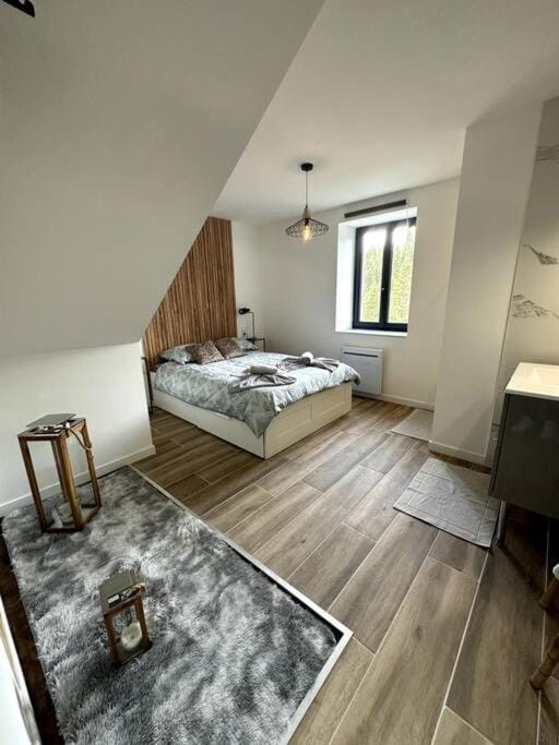 Bed, Photo of the whole room, Bedroom