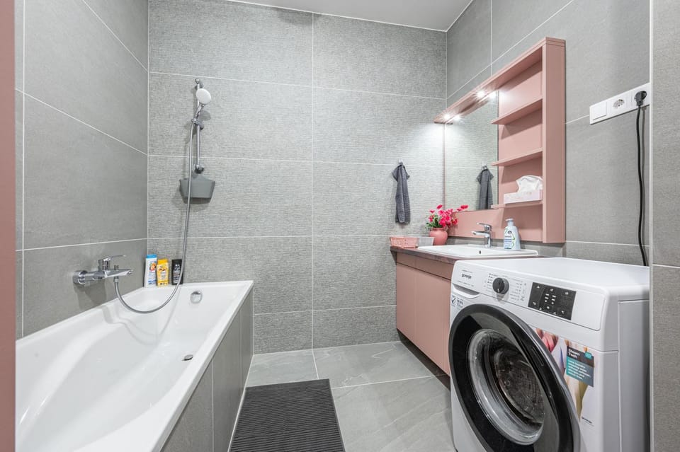 Bathroom, Bath, washing machine