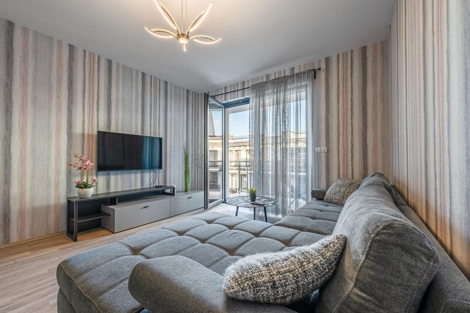 Bed, TV and multimedia, Living room, Seating area